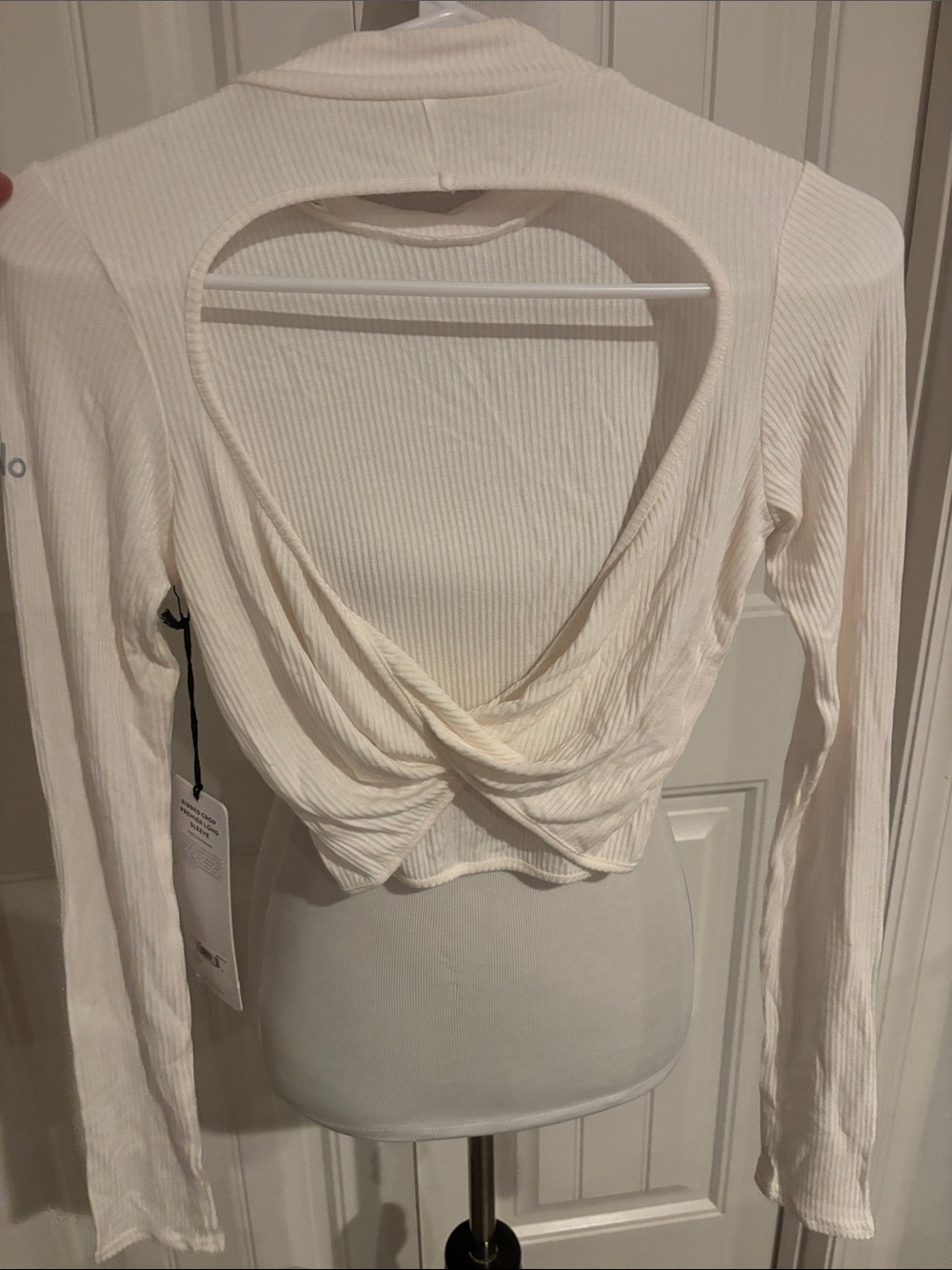 ALO Yoga Ivory Ribbed crop premier long sleeve Mock Neck Top - Picture 4 of 5